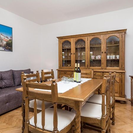 2 Bedroom Awesome Apartment In Pag Pag Town Exterior foto