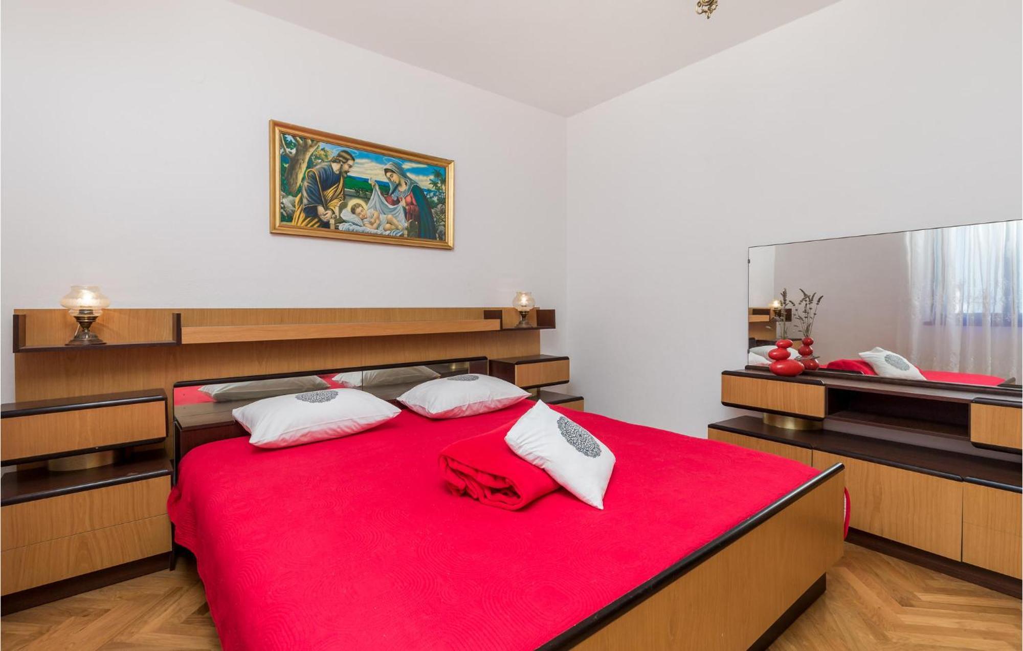 2 Bedroom Awesome Apartment In Pag Pag Town Exterior foto