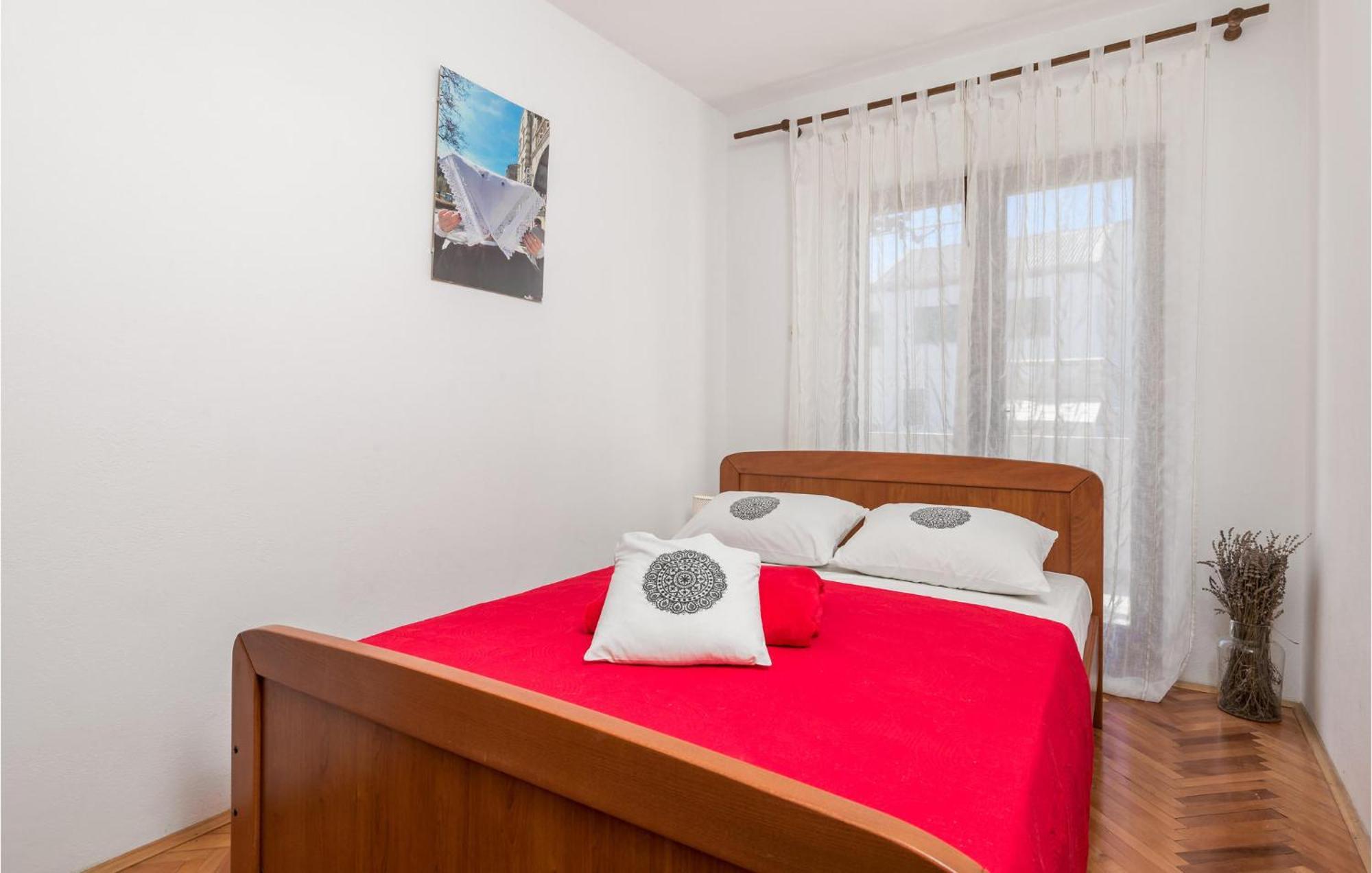 2 Bedroom Awesome Apartment In Pag Pag Town Exterior foto